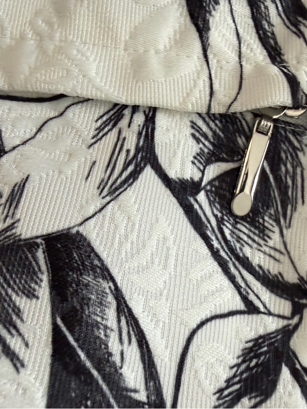 White House Black Market White and Black Floral Jacquard Halter Top - Picture 6 of 6